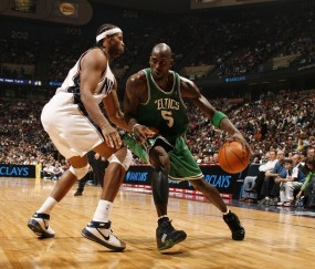 开云在线赛事平台-F1引擎轰鸣中的篮球暗战，当马刺战术驶入上海滩