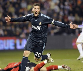 开云在线赛事平台-三笘薰一剑封喉，加纳关键战突围瑞典，亚洲之光让悬念提前终结