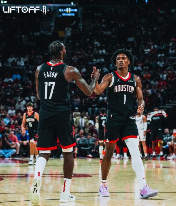 精彩传球密集，球队轻松战胜对手