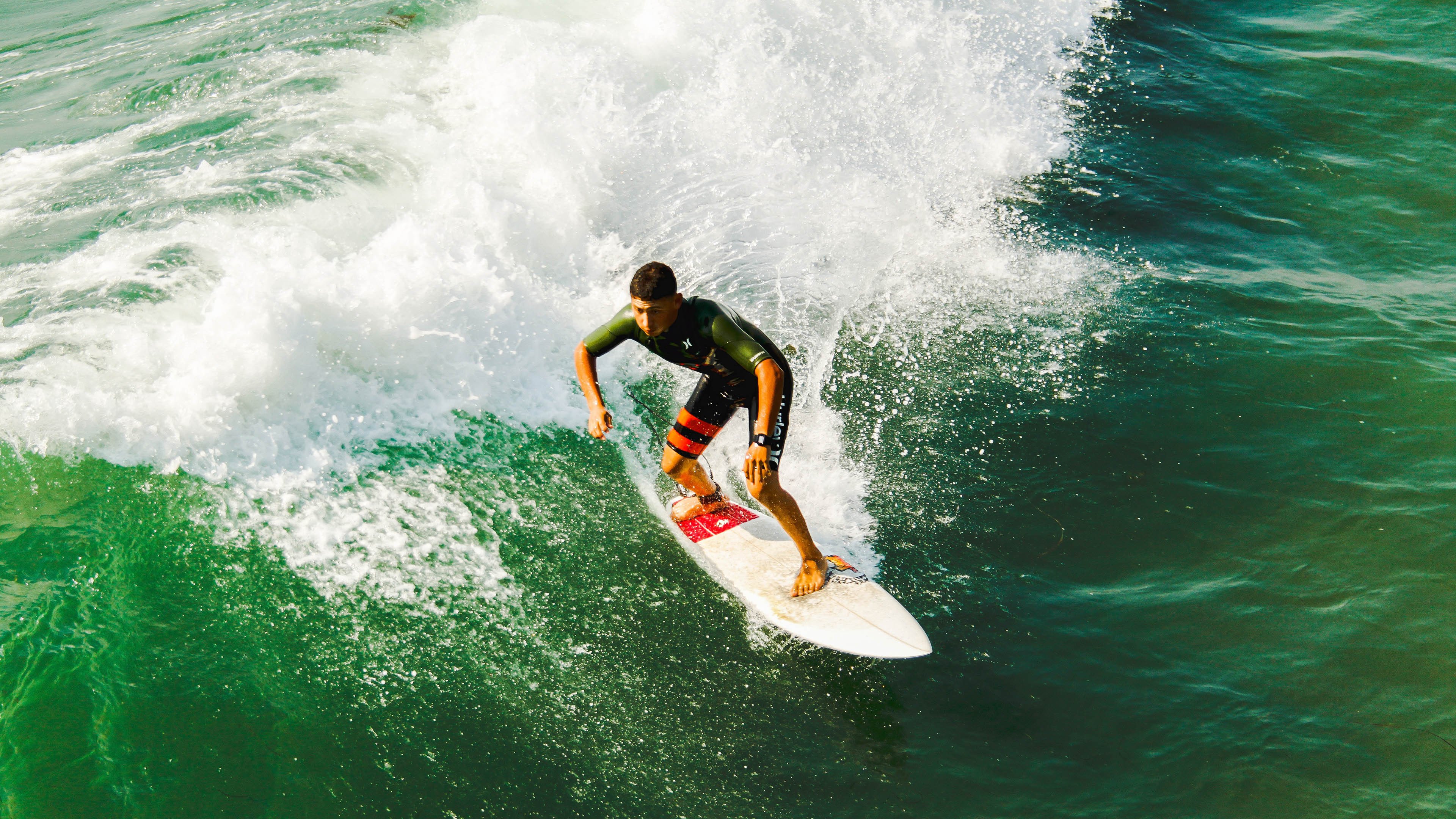 德甲争冠夜，卡塞米罗双响定江山，拜仁与多特差距拉至历史性分差